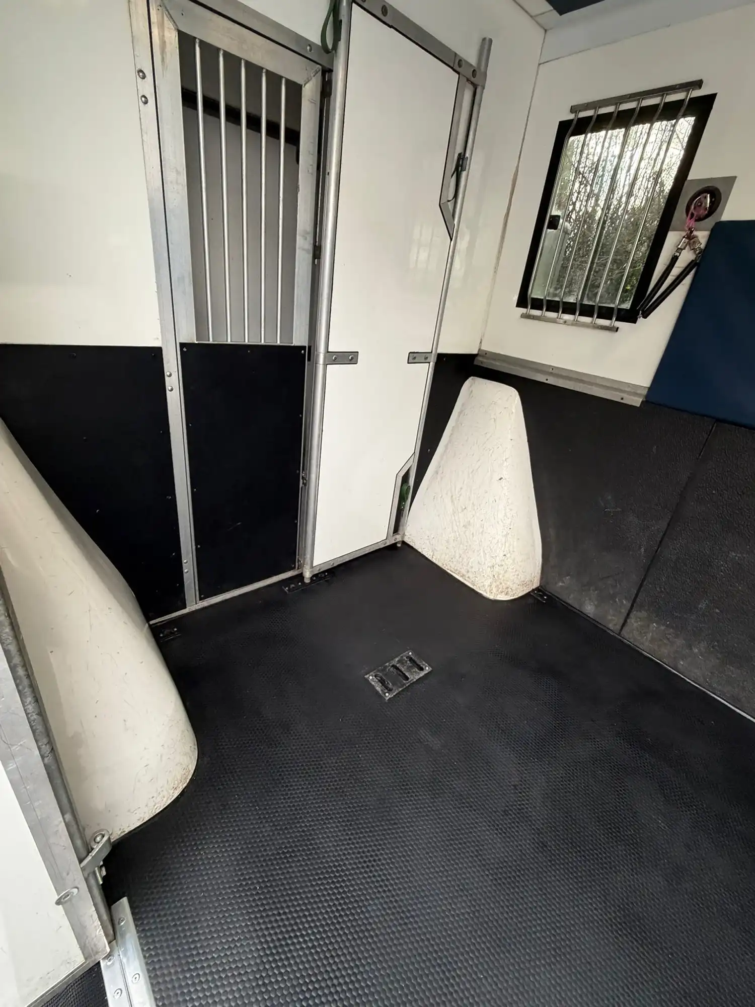 New aluminium planking floor and ramp rubber with drains.